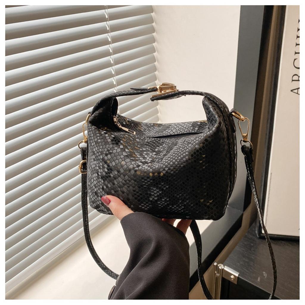 Aesthetic Lock Buckle Pure Colour Trend Simple Fashion Leisure Commuting Single Shoulder Diagonal Cross Handheld Bucket Bag