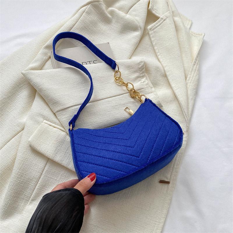 Retro Small Shoulder Bag 2023 Autumn Fashion Women Crossbody Bag Street Style Minimalist Handbag