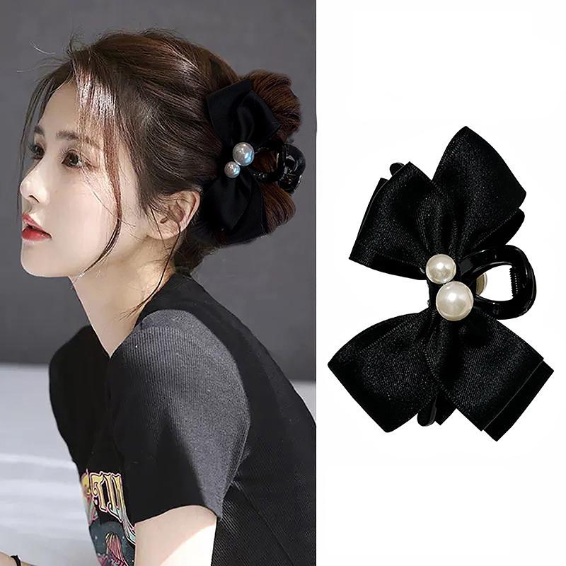 Nuovo fermaglio per capelli in raso con fiocco grande e perle in acrilico per donna, moda coreana, accessorio per capelli con forcina per capelli a cucchiaio con cerniera posteriore avanzata.