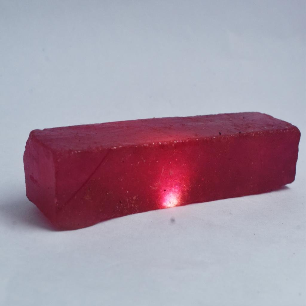 CERTIFIKOVANÝ 24 karátový červený rubín surový nezpracovaný přírodní nezpracovaný surový volný drahokam