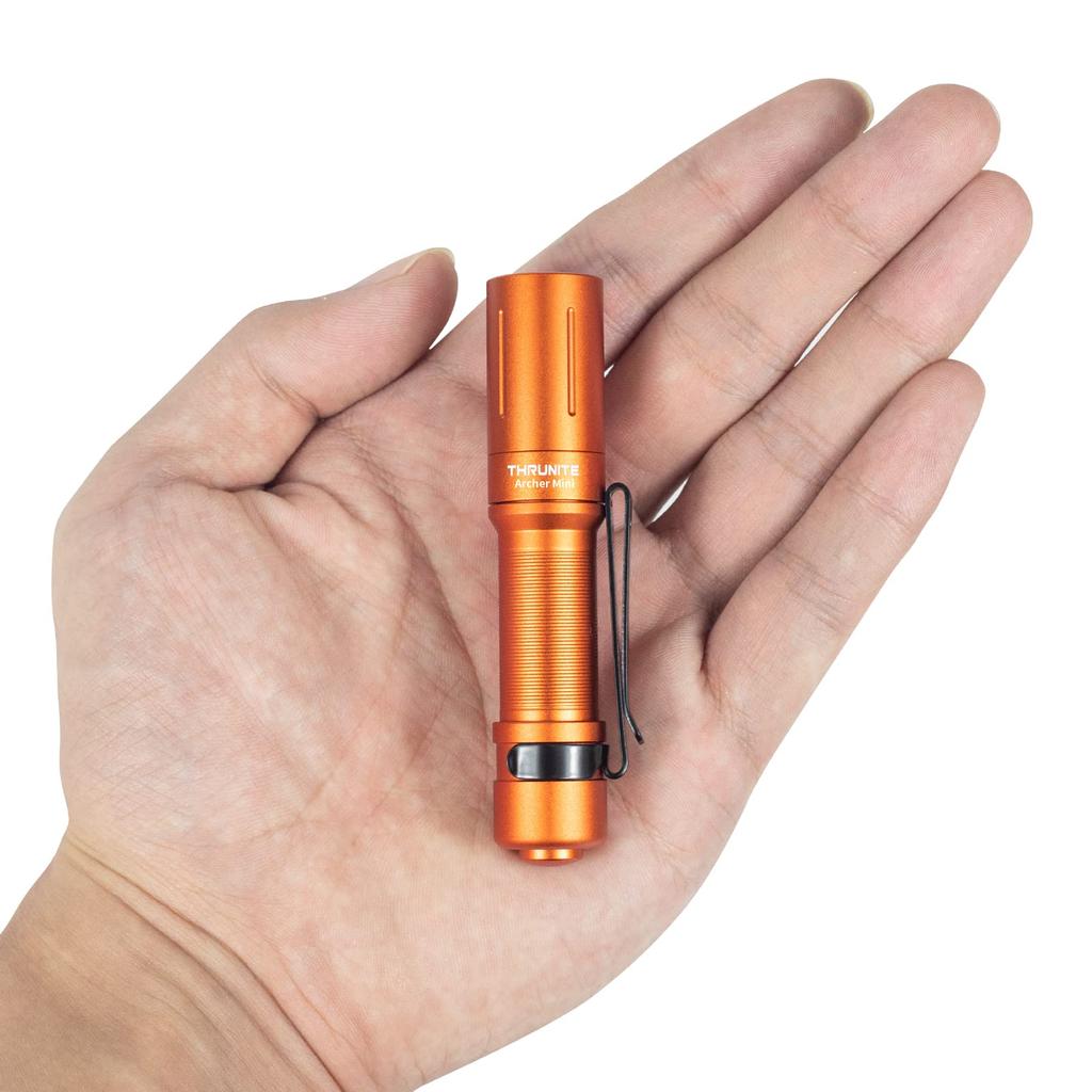 ThruNite Archer MINI Lanterna EDC pequena e prática equipada com LED SST20 Brilho máximo de 405 lúmens Distância máxima de irradiação de 87 metros