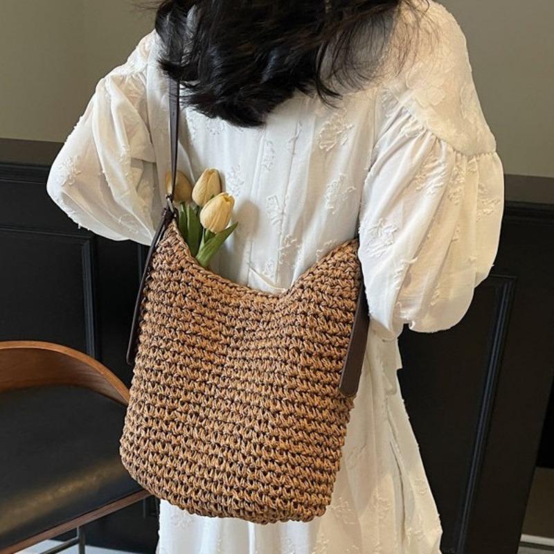 Large Capacity Straw Shoulder Bag Women's New Niche Woven Holiday Wind Beach Leisure Armpit Bag
