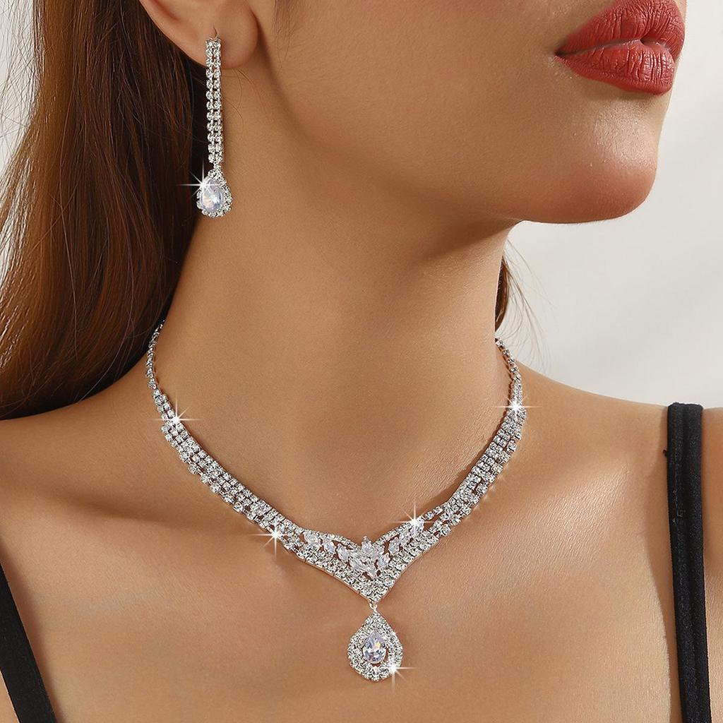Elegant Crystal Necklace & Earrings Set for Weddings and Banquets