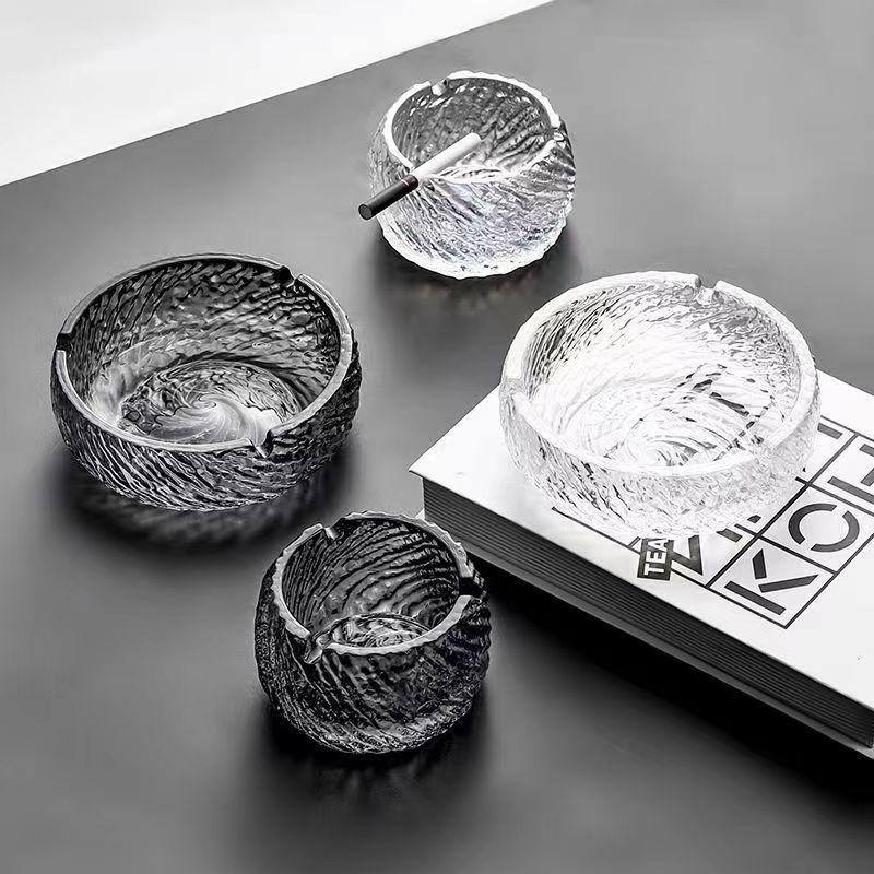 Elegant Glass Ashtray: High-Capacity, Stain-Resistant, Fashionable Design for Home or Office
