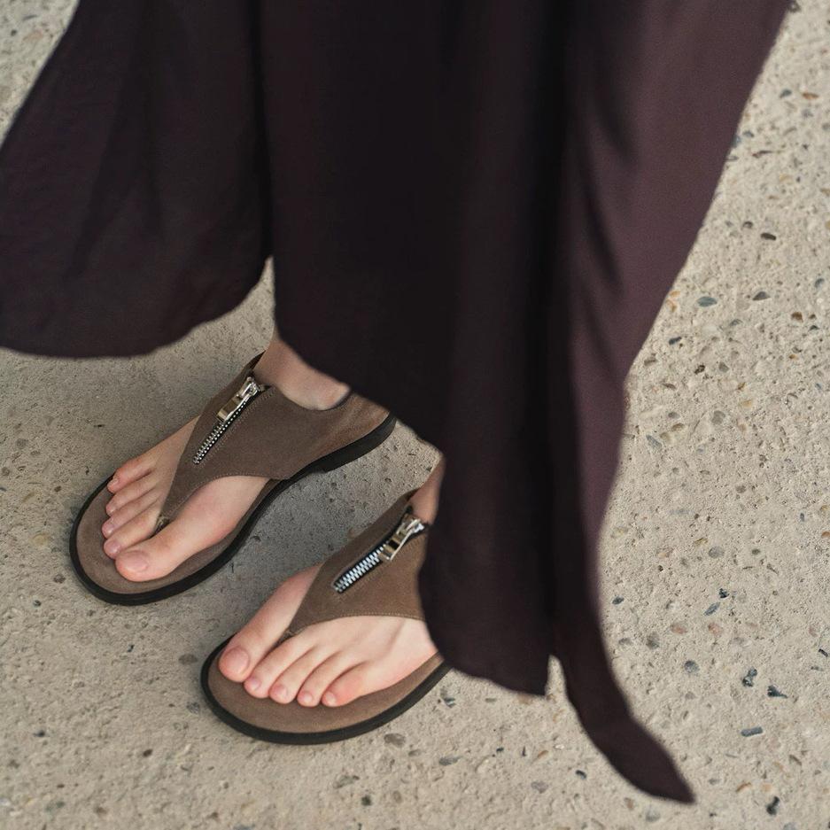 Sheepskin Korean Version Niche Retro Toe Herringbone Sandals Women's Summer Wear Round Head Flat Bottom Zipper Suede Beach Shoes
