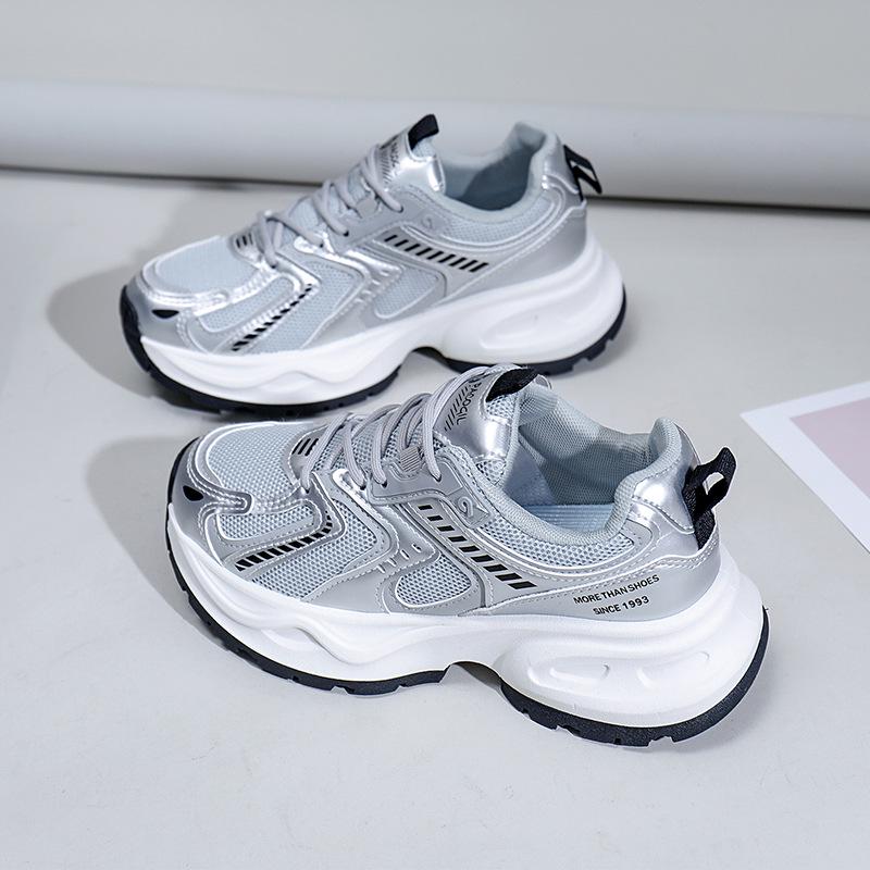 

2024 Осень Женские Модные Нескользящие Кроссовки в Корейском Стиле, Дышащие и на Толстой Подошве для Повседневной Носки. 38 серебряный