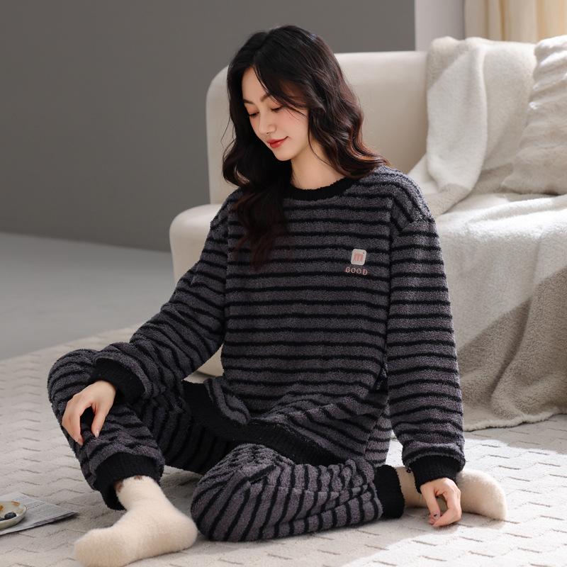 Half Fleece Pajamas Women'S Winter Thickened Fleece Warm Autumn And Winter Coral Fleece Soft Can Be Worn Outside Loungewear