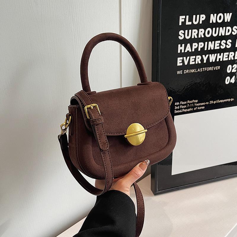 

Замшевая сумка-мессенджер 2025, высококлассная, универсальная, женская сумка на осень и зиму, сумка-седло, нишевый дизайн, портативная женская сумка