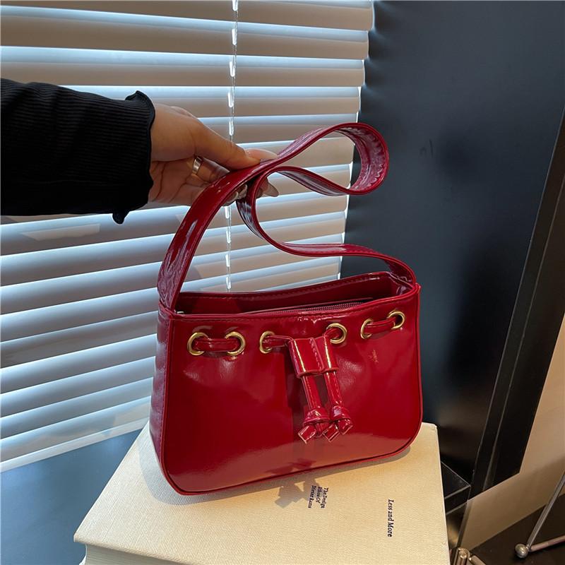 

Solid color personalized drawstring decoration simple large capacity casual design fashionable versatile underarm handbag women красный