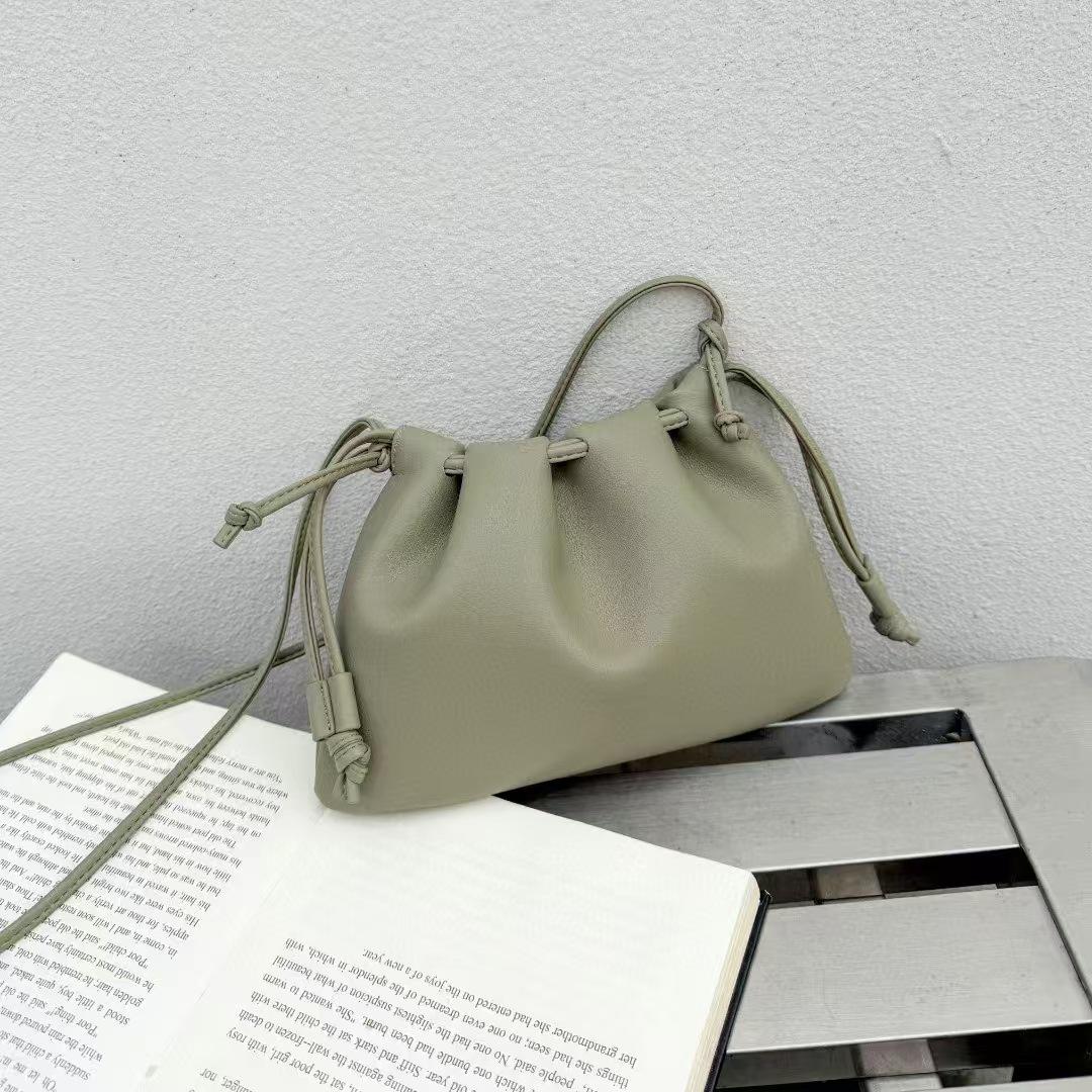 

2025 Genuine Leather Women s Cloud Bag - Fashionable, Simple Pleated Design, Cross-body and Shoulder Wear. 24cm Length, 5cm Width, 16cm Height