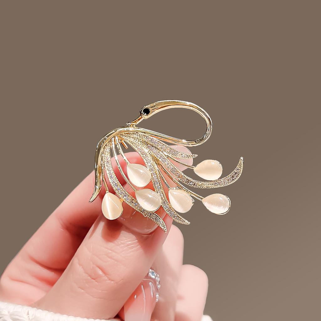 Exquisite Swan Brooch For Women Animal Brooch Cube Clothing Fashion Jewelry Accessories