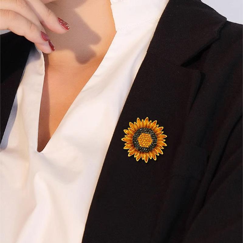 Winning The Championship with Diamond-encrusted Sunflower Brooch, High-end Sunflower Flower Brooch, and Elegant Plant Corsage