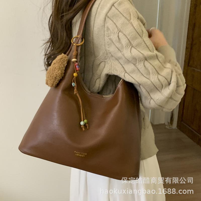 Retro Bag Women's Large Capacity 2025 New Autumn and Winter Simple Versatile Shoulder Bag Premium Texture Commuter Tote Bag