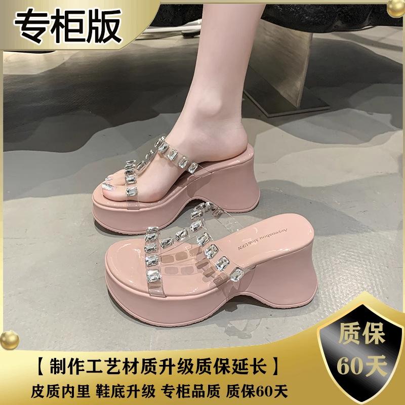 Transparent with rhinestones, wearing muffin bottom cool slippers, women look thin and beautiful in summer, holiday style thick bottom open toe