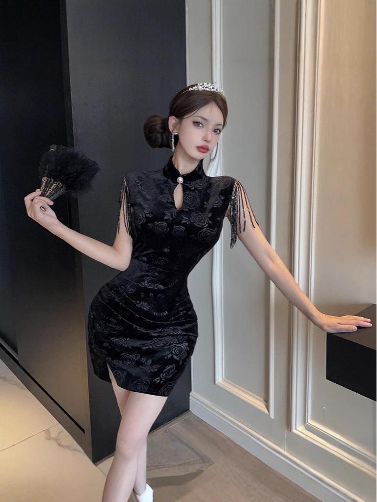 9477 Złoty Aksamitny Czeongsam: Seksowna sukienka bodycon z frędzlami