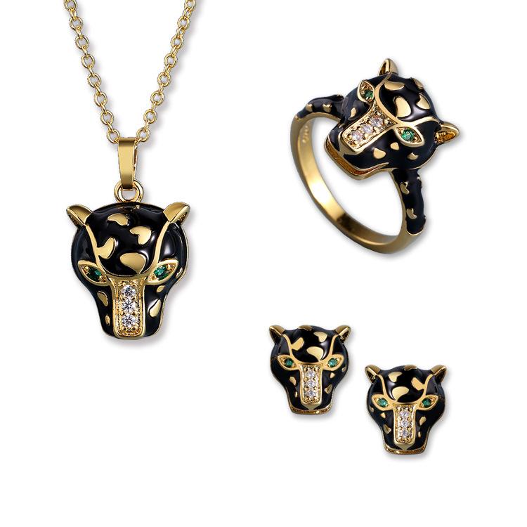 Set di Tre Pezzi Squisito Creativo Fatto a Mano Smalto Zircone Anello Leopardo Orecchini a Lobo Collana Accessori da Donna Set