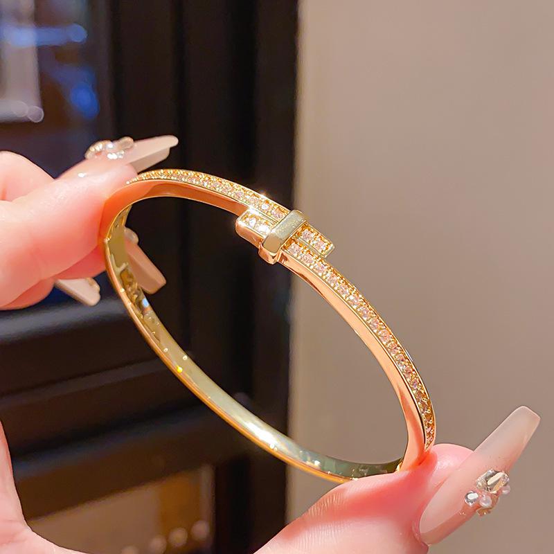 Квадратный браслет с кубическим цирконием, покрытый 18-каратным золотом: Роскошный ретро-модный браслет для женщин