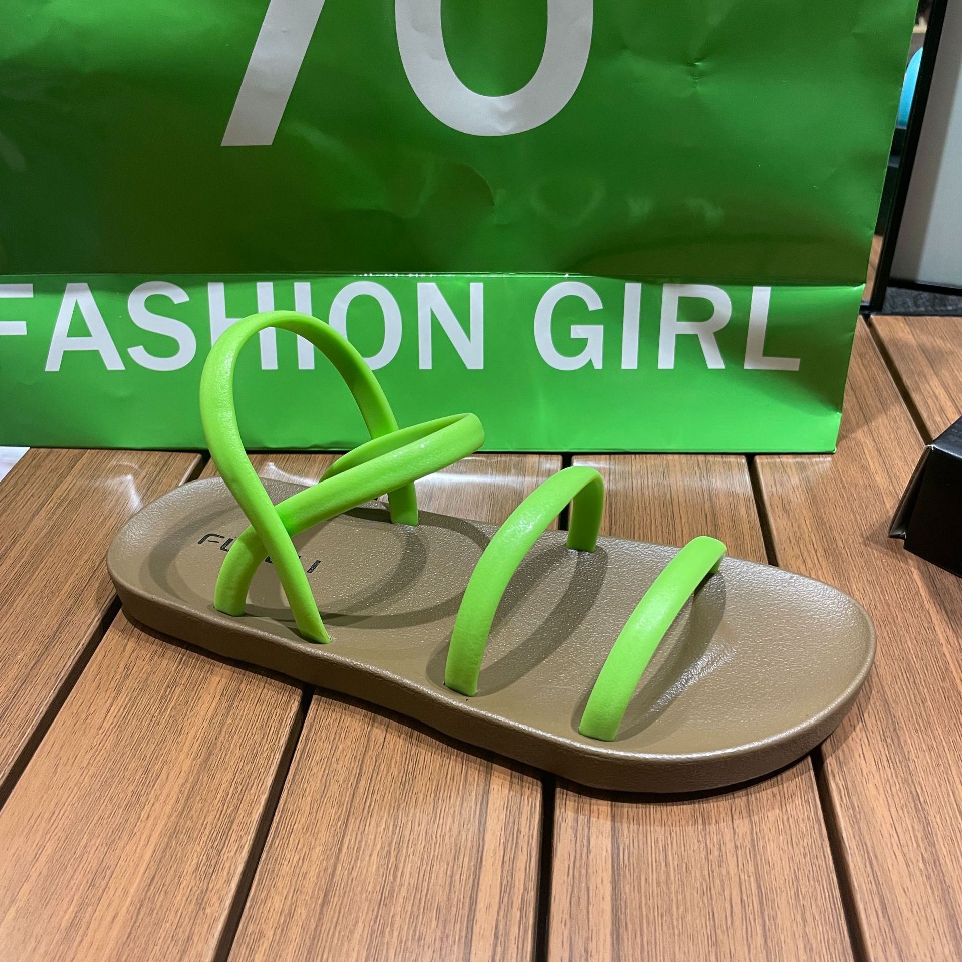 

2024 летние пляжные спортивные сандалии на плоской подошве с низким верхом женские сандалии с одной педалью для отдыха на открытом воздухе сандалии с одним словом женские 36 зелёный