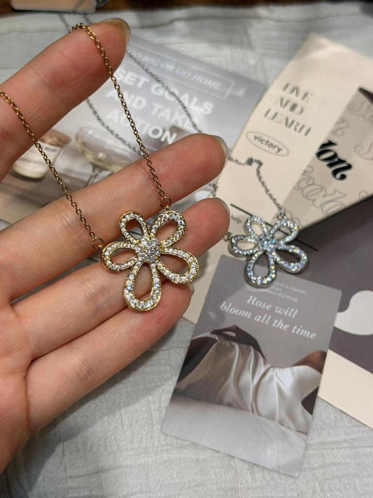 Korean Five-Petal Flower Titanium Necklace for Women - Luxury, Versatile Clavicle Chain Jewelry