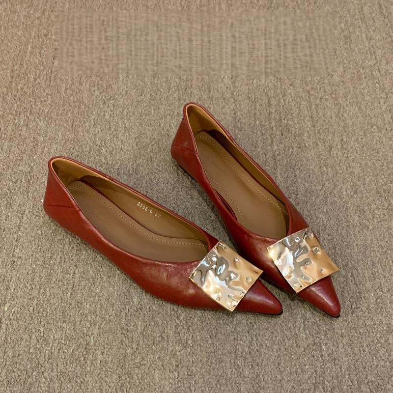

Точечная версия! Туфли-лодочки с острым носком и ретро металлической пряжкой на плоской подошве, женская обувь 2025 весна и осень, новая универсальная обувь для работы с открытым верхом 40 красный