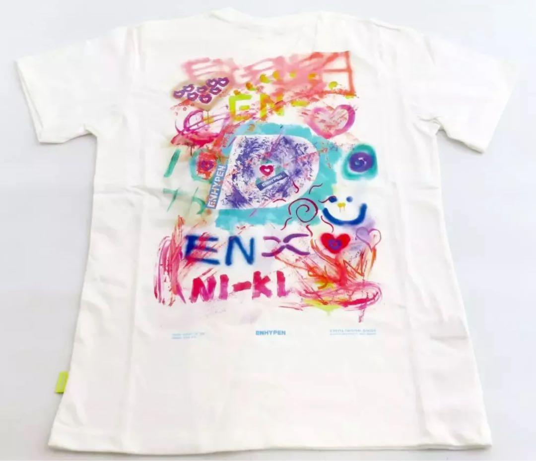 

[Б/У] Футболка DFESTA ENHYPEN, размер S, автограф ENHYPEN Ники
