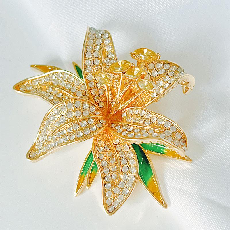 Exquisite Diamond Lily Brooch: High-End Lapel Pin for Women, Perfect as a Corsage or Jewelry Accessory