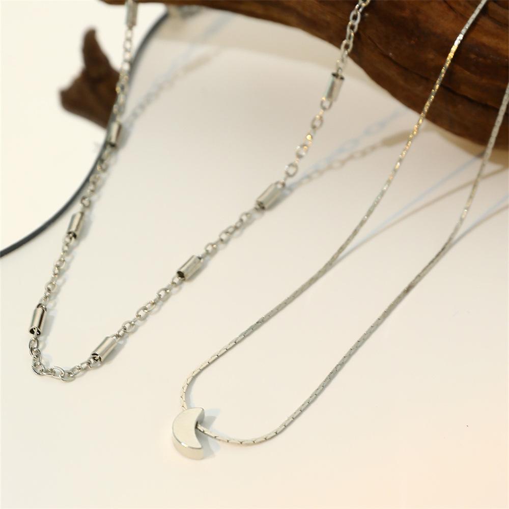 Simple and sweet wind neck chain, double-layer stacked collarbone chain, niche crescent moon pendant necklace female 2Pcs
