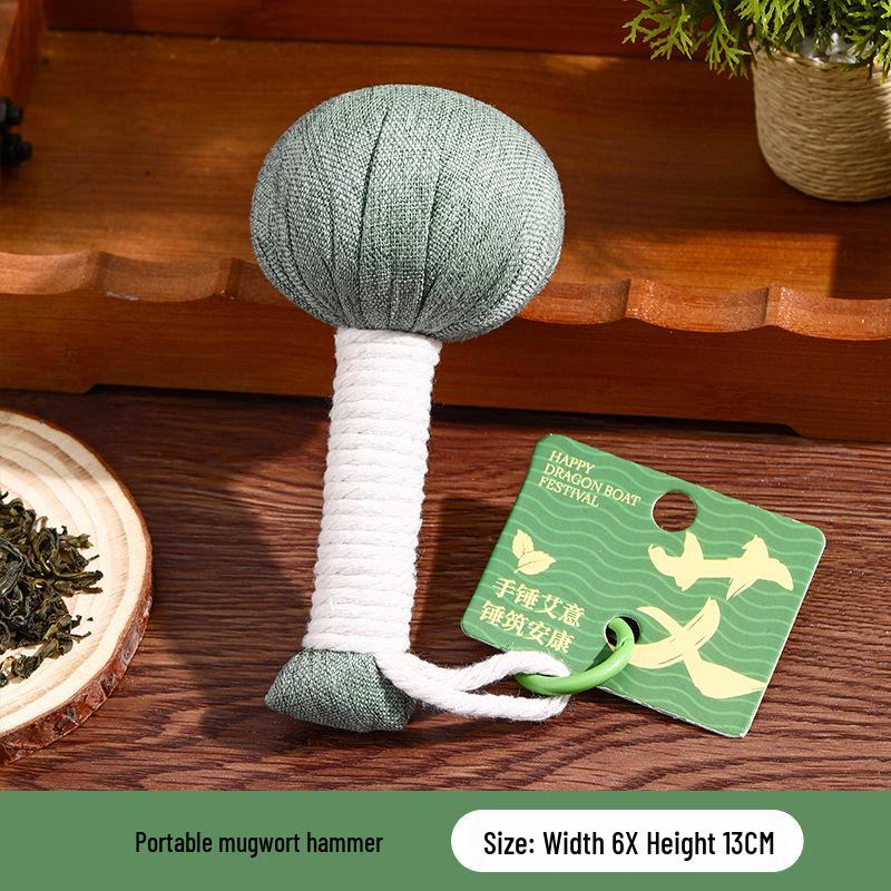 Ręcznie robiony pluszowy brelok do kluczy z wełny w kolorze kaki