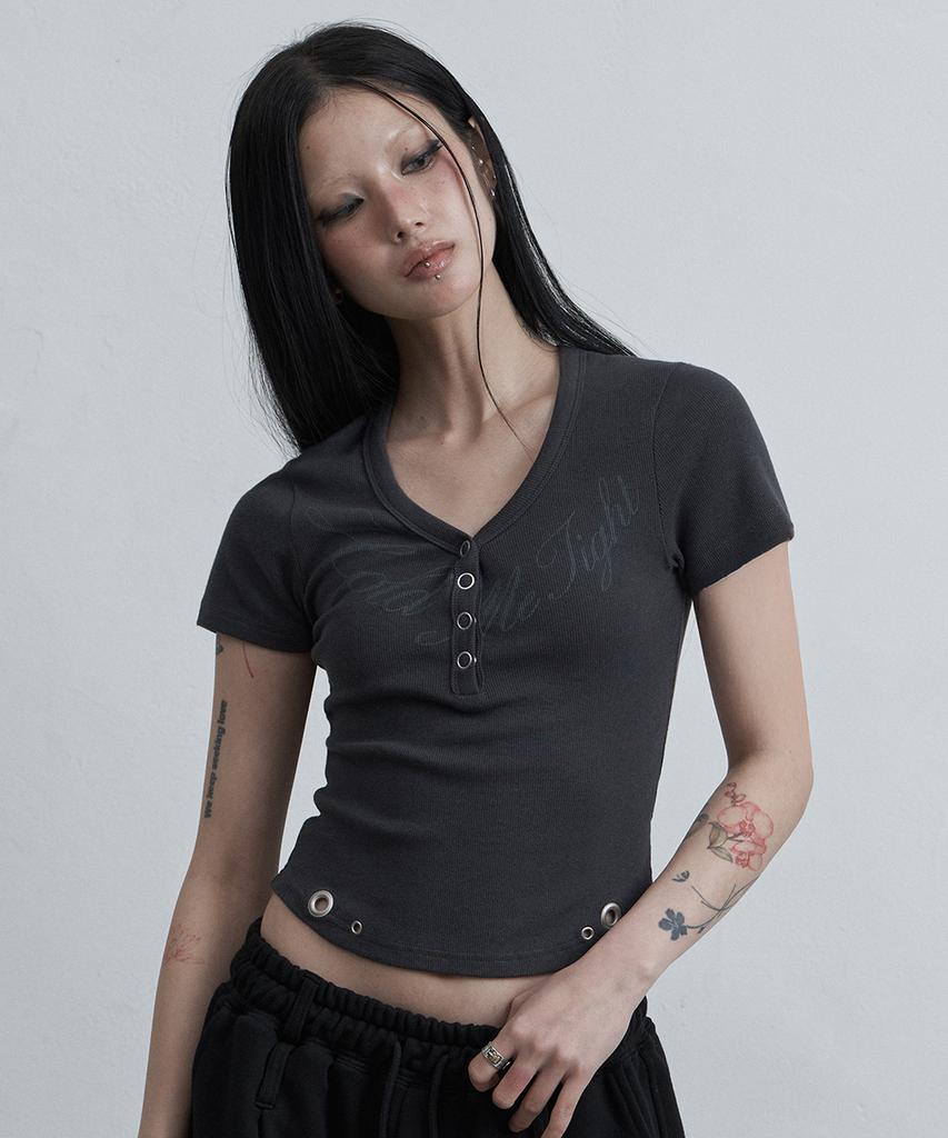 Aejeuyua Henry V-Neck Hold T-Shirt Charcoal