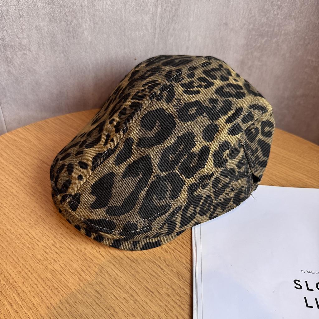 Retro Trendy Leopard Print Flat Cap Windproof Warm Travel Features Casual Looks