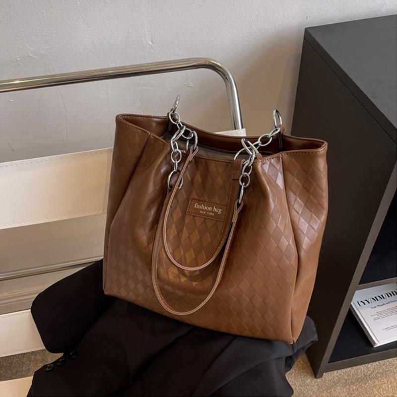 

2025 Autumn Winter New Women s Tote Bag Versatile Large Capacity High-end Feel Underarm Single Shoulder Commuter Bag Brown（Public Version）