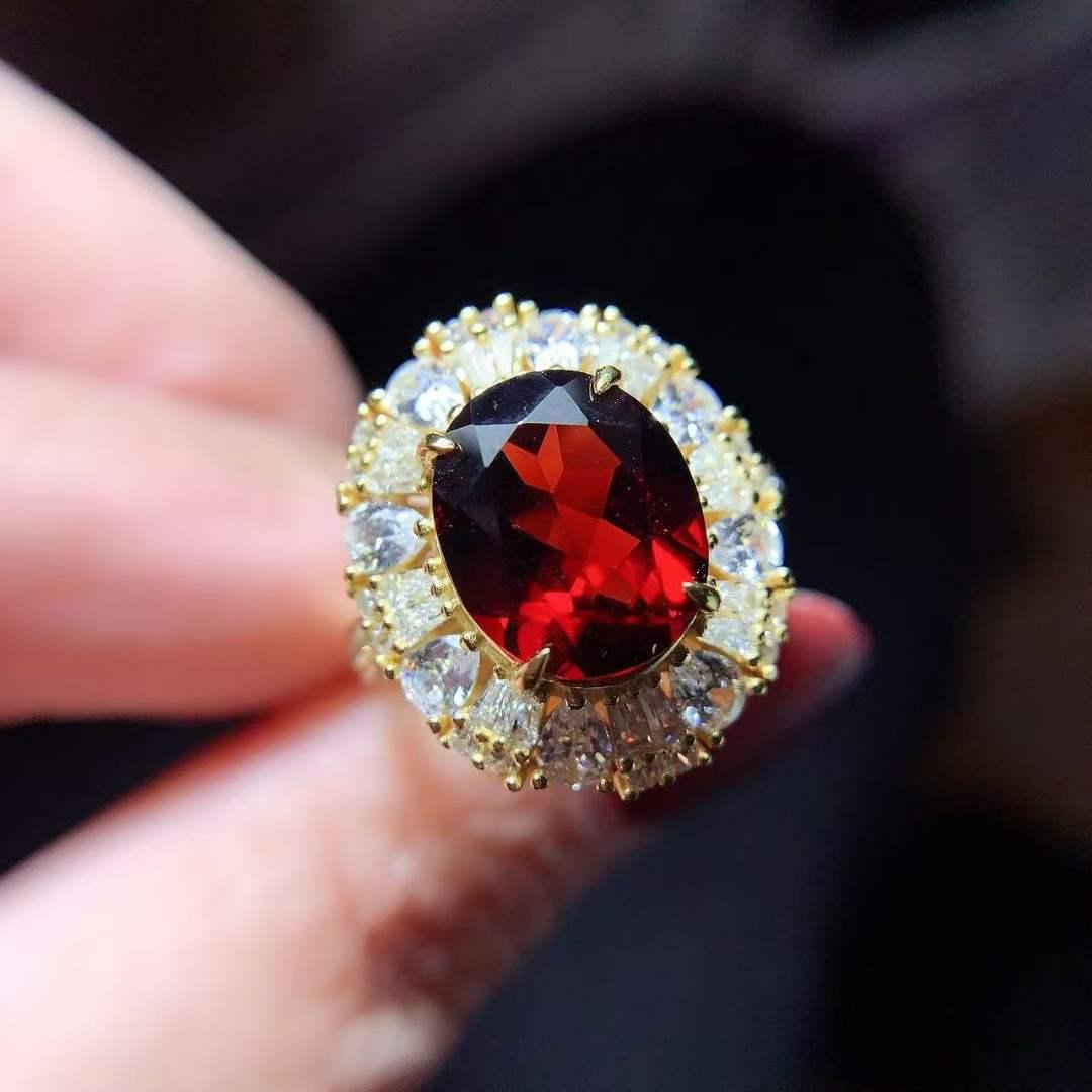 

Exquisite High-End 925 Silver Garnet Ring - Light Luxury & Elegant Style