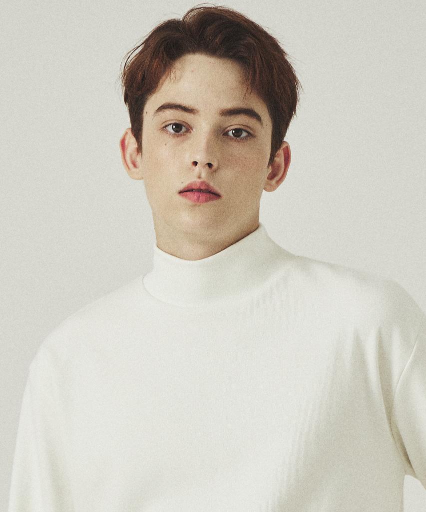 FILLUMINATE [Black] B-Steady Half Turtleneck - Ivory
