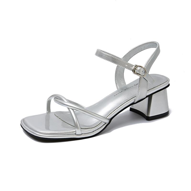 

Модная женская обувь 2025 Лето Новая мода Квадратный каблук Сандалии Милые Легкие Ремешок крест-накрест Пряжка Квадратный носок Высокий каблук 40