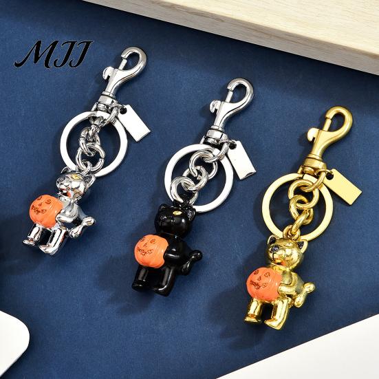 Car Key Ring Halloween Cat Holding Pumpkin Keychain, Metal Alloy Keychain Holder, Backpack Handbag Hanging Decorative Accessory