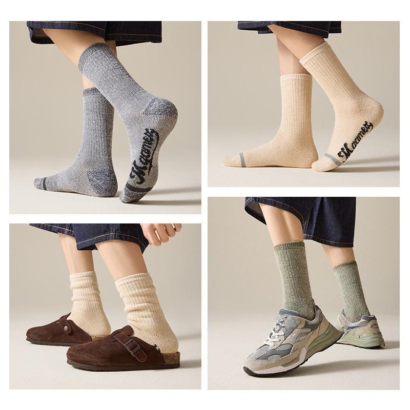 Men's Long Wool Socks Made of Cashmere. Thickened for Warmth In Autumn and Winter. with Added Insulation and Anti-odor Features.