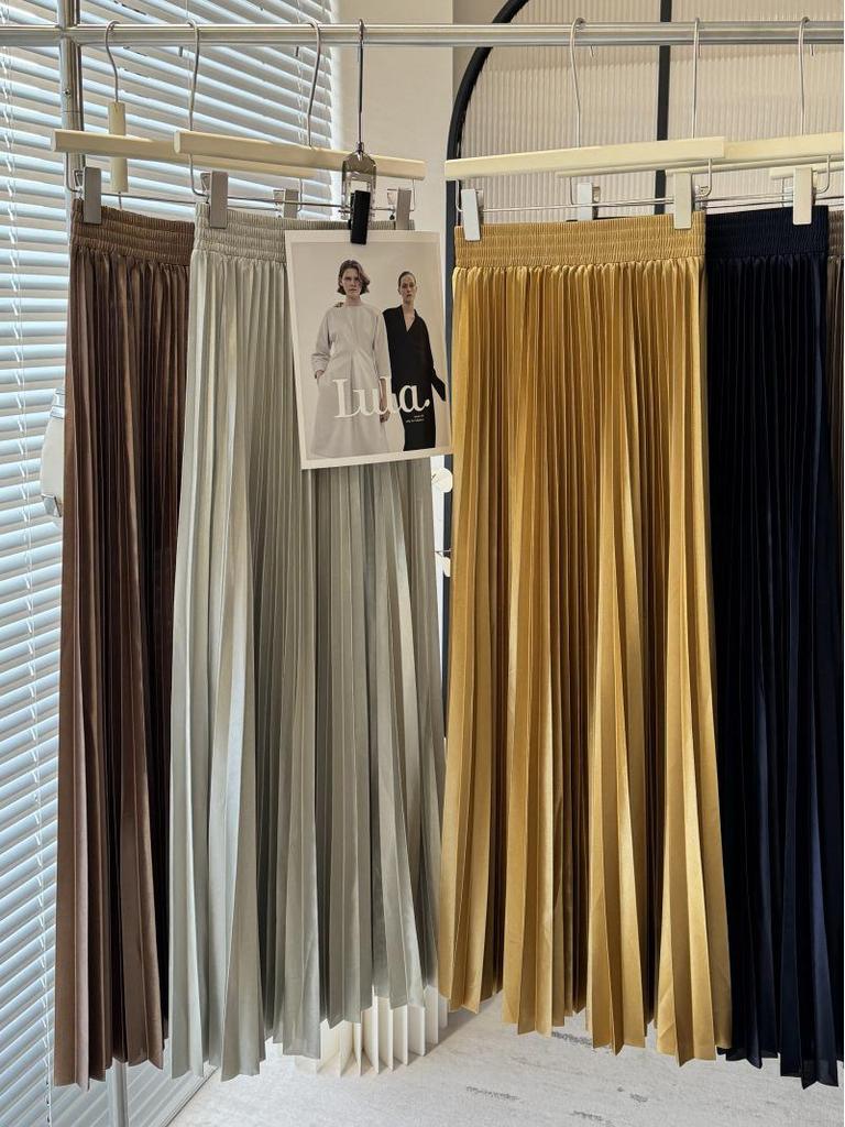 European & American Women's Metallic Pleated Midi Skirt - Spring/Summer Collection