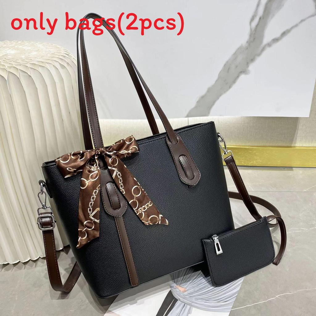 Fashionable Oversized Tote Handbag With Inner Compartments For Leisure And Shopping