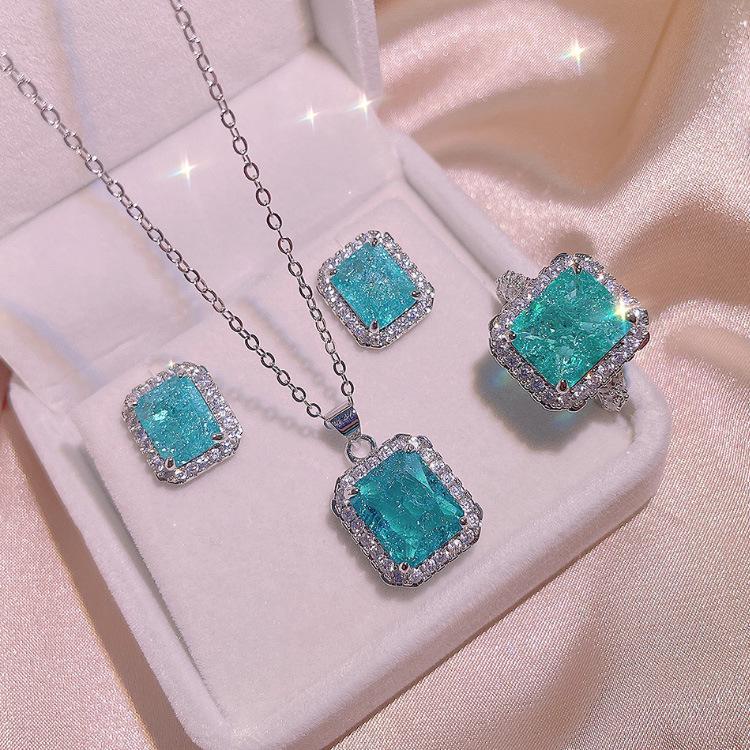 

Комплект в европейском и американском стиле с кольцом, колье и серьгами-пуссетами с параибой огранки «принцесса» Necklace