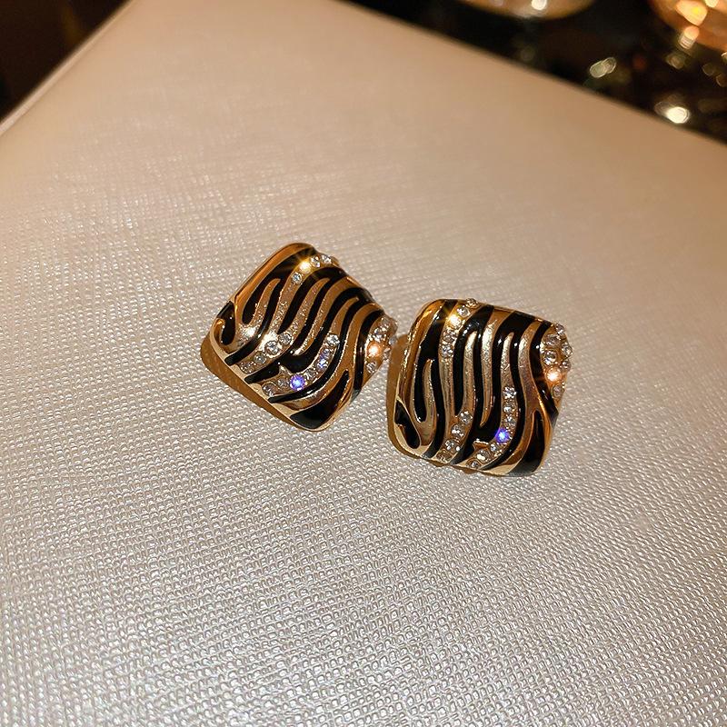 European and American Black Diamond-encrusted Butterfly Flower Fringed Earrings Temperament Earrings Light Luxury Earrings Women