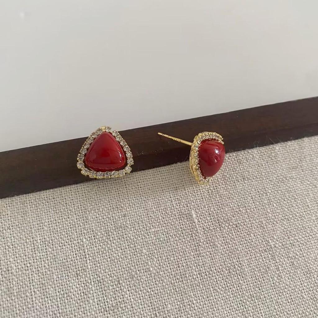 Elegant French Retro Red Rhinestone Triangle Stud Earrings – High-End, Fashionable, Versatile Design