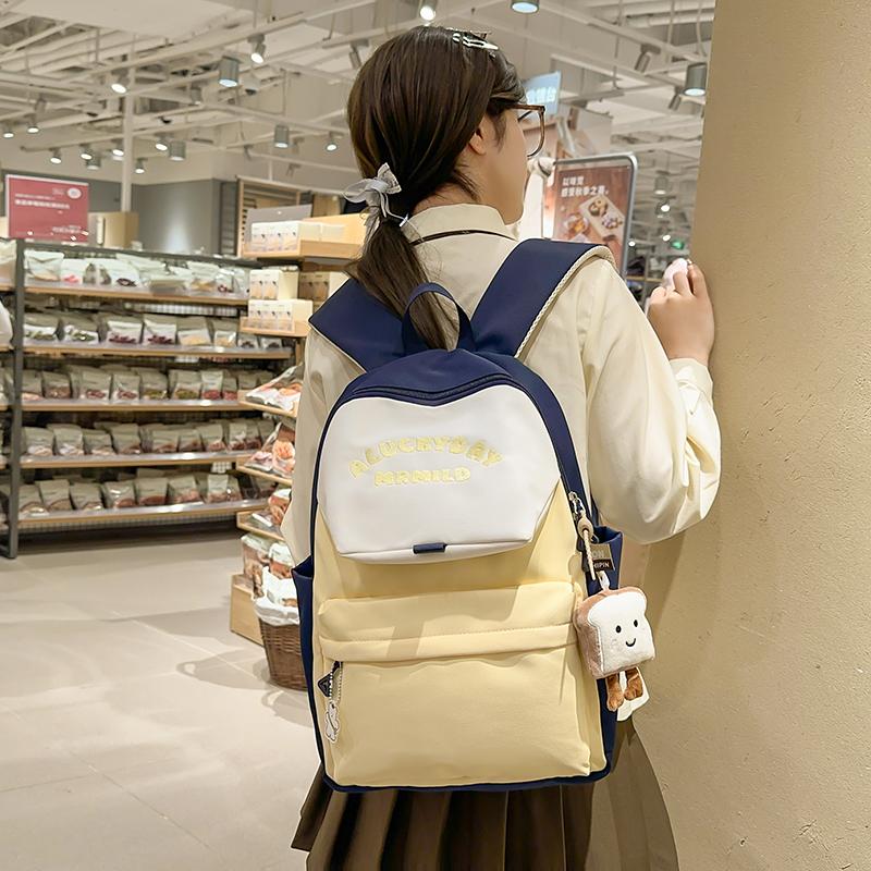 Женский рюкзак большой вместимости с цветными блоками для путешествий — фото 17