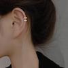 Trendige 2023 Silberne Geometrische Ohrknorpelstecker für Damen - Einzigartiges Nischendesign