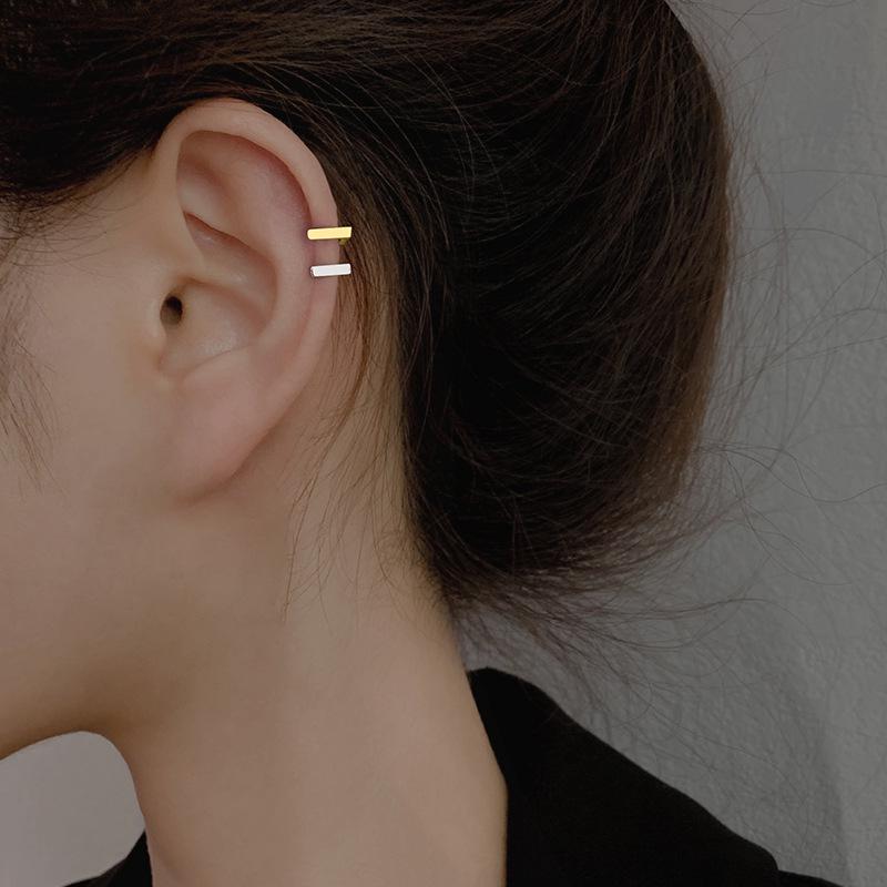 Trendige 2023 Silberne Geometrische Ohrknorpelstecker für Damen - Einzigartiges Nischendesign