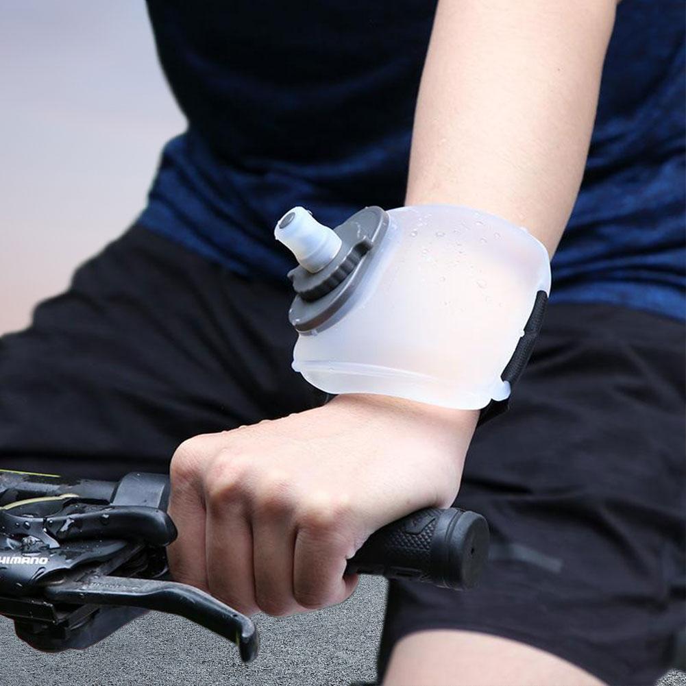 Outdoor Sport Minimalist Handheld Water Bottle 200ml Portable Wrist Water Kettle Suitable for Marathon Fitness Cycling Climbing