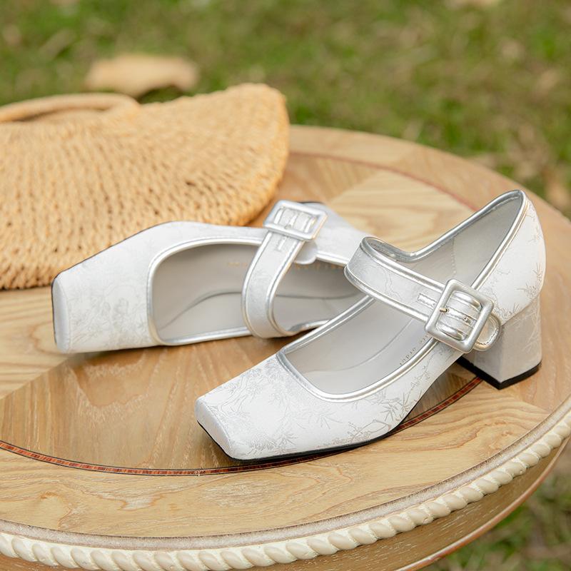 

New Chinese design pig nose square head high heels women s thick heel Mary Jane shoes national style sheepskin single shoes 39 срібло сірий колір