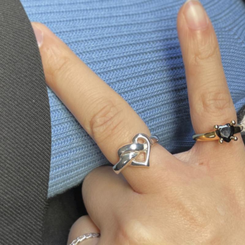 nuavo Pretchel baby ring