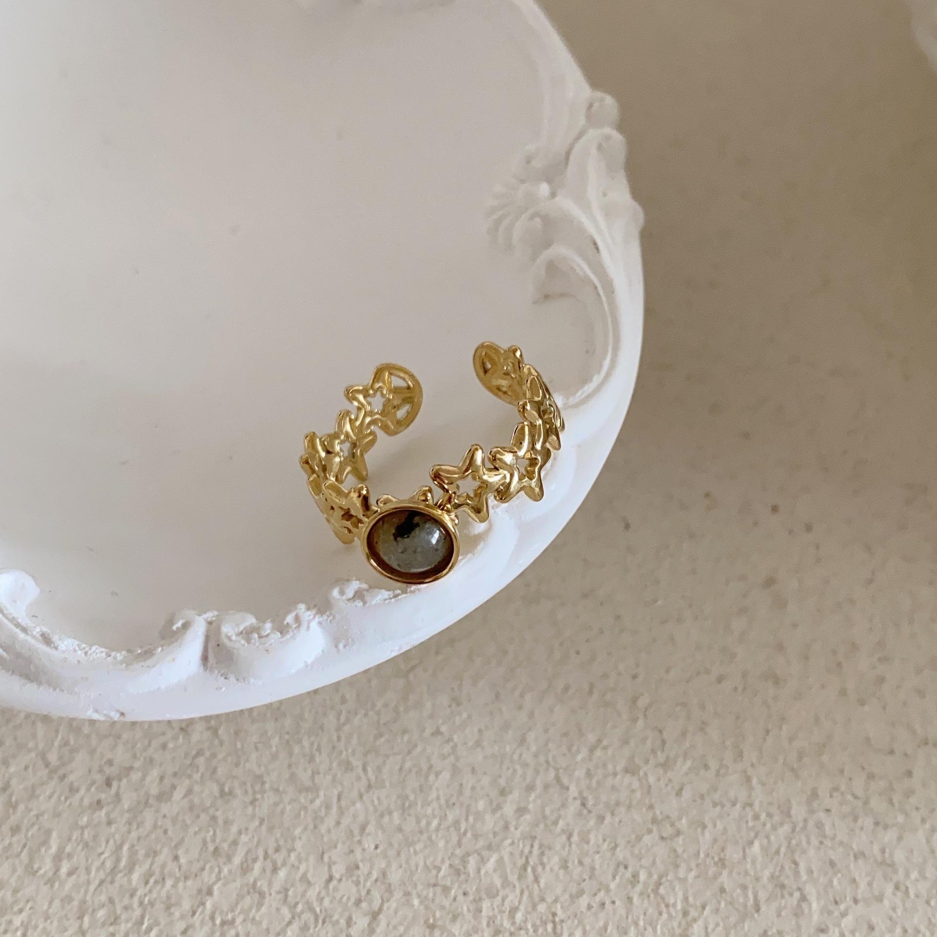 

Ring High Sense Fashion Individual Cold Niche French Light Luxury Temperament Versatile French Emerald Ring