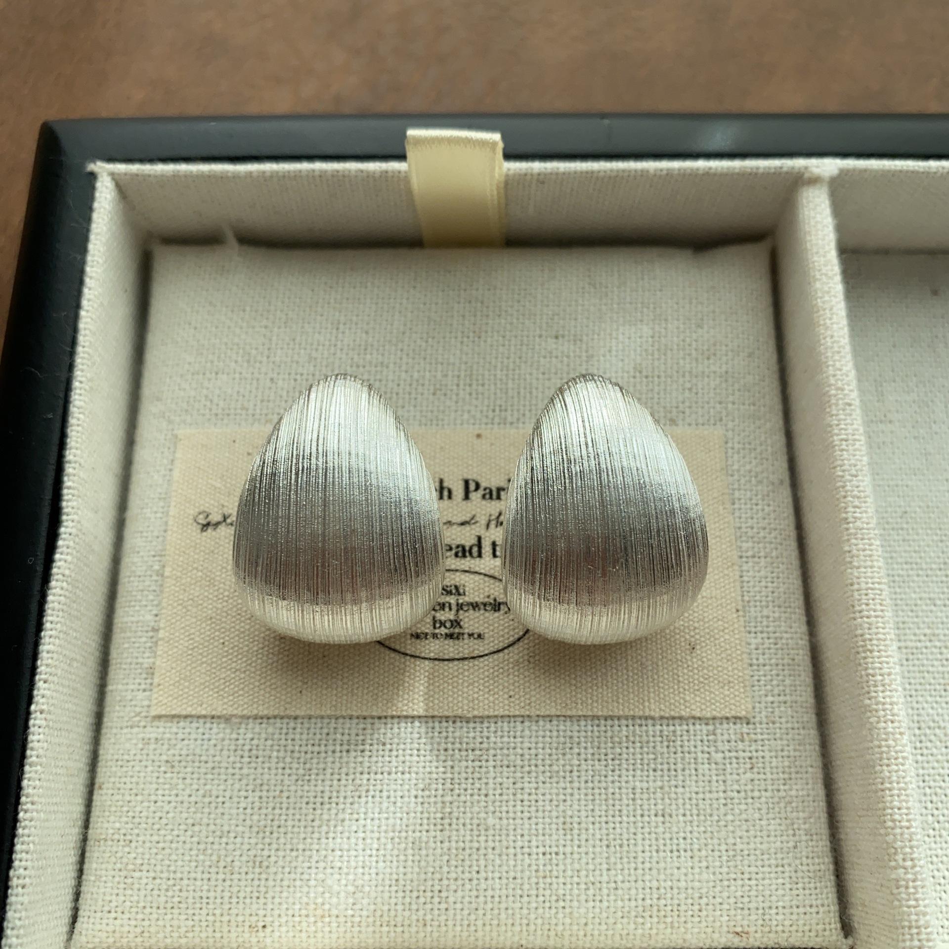 Retro French full water drop stud earrings, simple and delicate brushed cold wind earrings