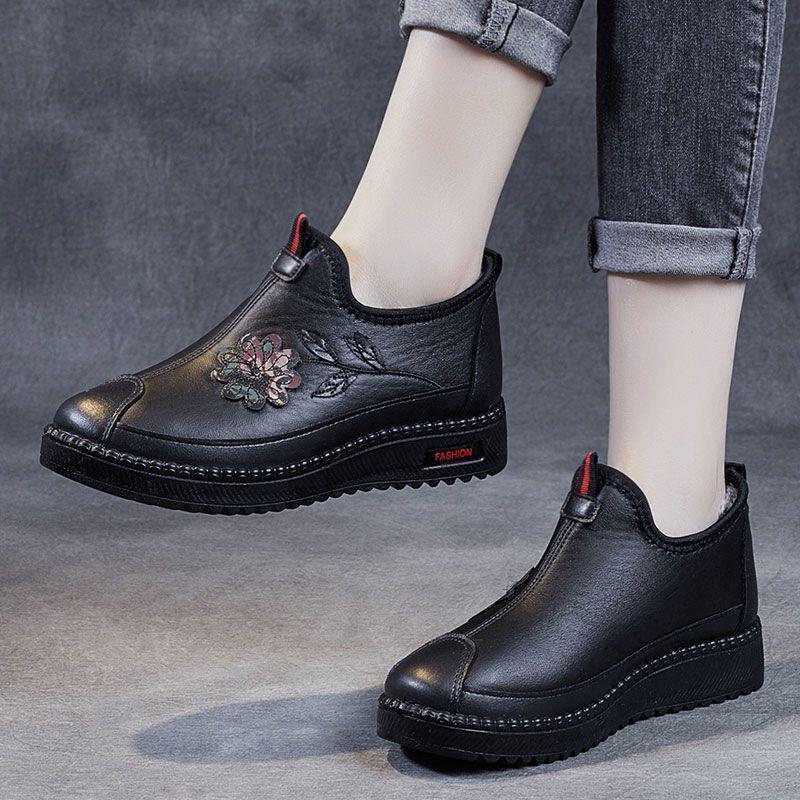 Women's Plus Velvet Winter Boots - Warm, Soft, Non-Slip Old Beijing-Style Shoes for Middle-Aged & Elderly